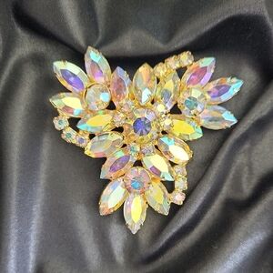 Vintage Aurora Borealis Rhinestone Brooch – Mid-Century Glamour ✨